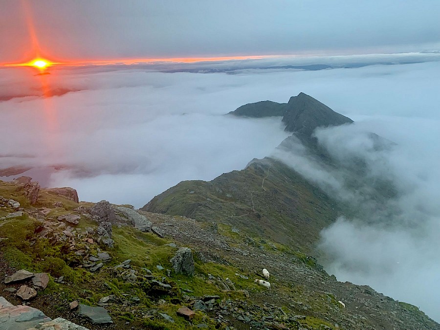 Taith Dywys Gwawrio’r Wyddfa